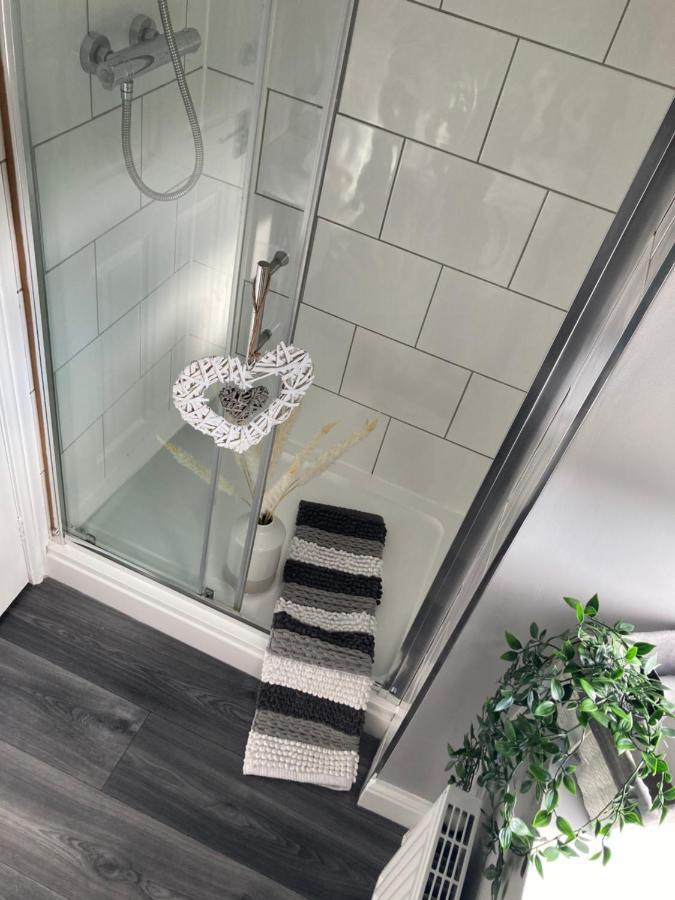 Cheshire Home Stays Крю Екстериор снимка