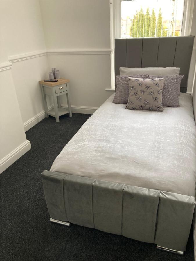 Cheshire Home Stays Крю Екстериор снимка